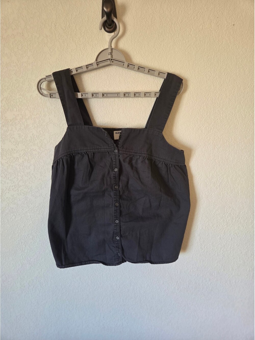 Old Navy Women's Gray Charcoal Sleeveless Crop Top with Button-Down Front